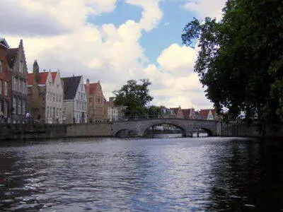Tour autoguiado por Brujas